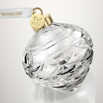 Winter Wonders Bauble Pinecone