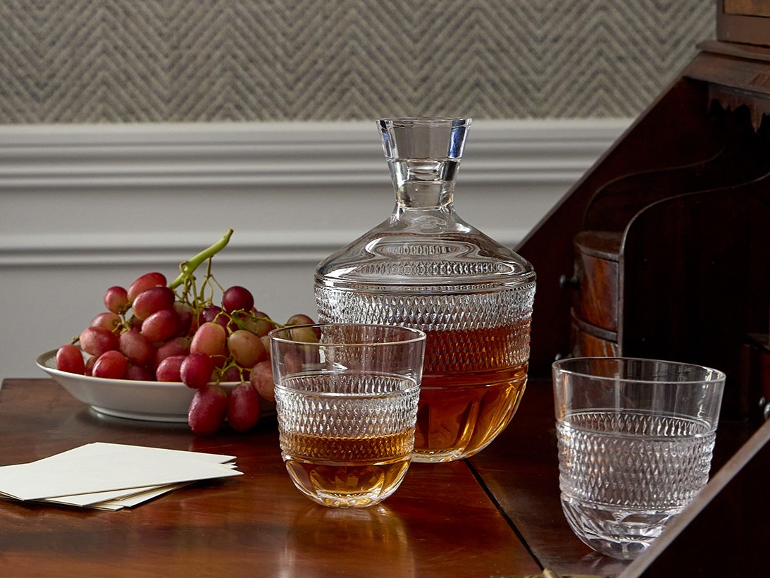 Decanters, Carafes & Pitchers
