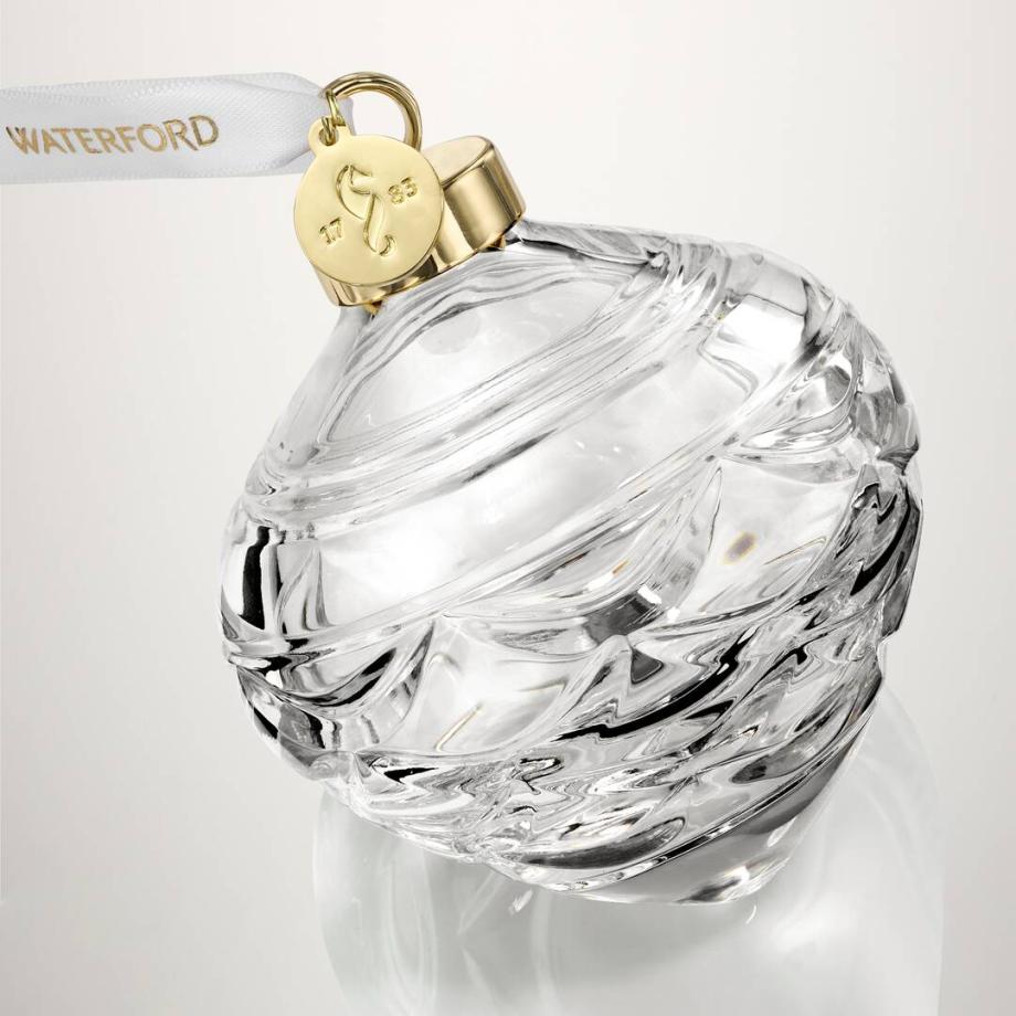 Winter Wonders Bauble Pinecone