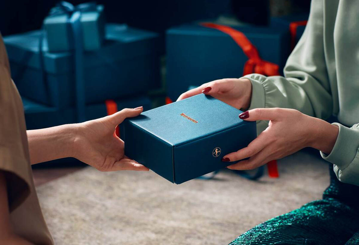 Waterford_Gifting_Packaging_2022_Festive_01_Square (1)_ls